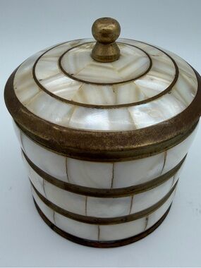 Vtg Mother of Pearl Inlay Trinket Jar Brass Banding w/lid 2.5” tall 2.75” width